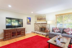 a living room with a couch and a fireplace at Luxurious Palo Alto/Stanford-Business Ready in Palo Alto