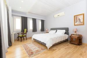 Кровать или кровати в номере Virginia Luxury Villas