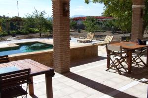 Výhled na bazén z ubytování Casa Rural El Sereno nebo okolí