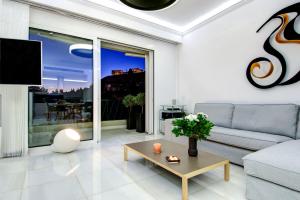 En sittgrupp på Frixos Acropolis Luxury Apartment