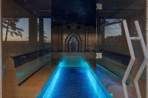 Bazén v ubytování Wellnesshotel Schönblick nebo v jeho okolí