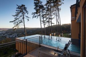 Bazén v ubytování Wellnesshotel Schönblick nebo v jeho okolí