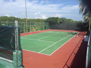 
Tennis and/or squash facilities at Hotel Solymar Departamento de Lujo or nearby
