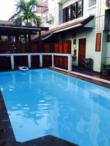 Sripat Guesthouse SHA Extra Plus 내부 또는 인근 수영장