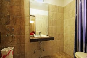 Ett badrum på Hotel Vikrant