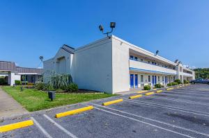 a parking lot in front of a building at Motel 6-Staunton, VA in Staunton