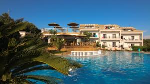 Bazén v ubytovaní Tereza's Sunset Hotel alebo v jeho blízkosti
