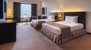 Postel nebo postele na pokoji v ubytování Bayview Hotel Georgetown Penang