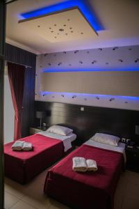 Un pat sau paturi într-o cameră la Lidra Hotel
