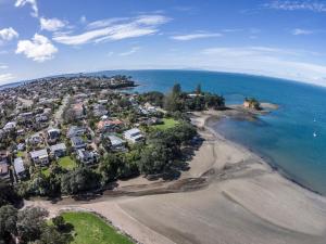 Gallery image of Close to beach in Auckland