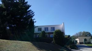uma casa com um solário ao lado em Dom Sportowca em Racibórz