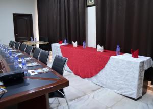 Kawasan bisnes dan/atau bilik persidangan di De Santos Hotel