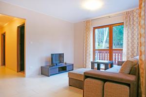 Telewizja i/lub zestaw kina domowego w obiekcie Apartamenty Pod Izbicą