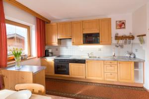Kuchnia lub aneks kuchenny w obiekcie Appartement Alpina
