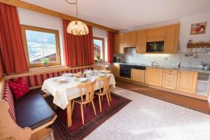 Kuchnia lub aneks kuchenny w obiekcie Appartement Alpina
