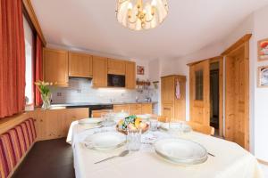 Kuchnia lub aneks kuchenny w obiekcie Appartement Alpina