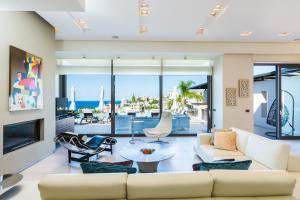 Ruang duduk di Winehill Villa