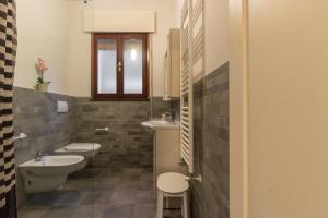 a bathroom with two sinks and two toilets at Rialto Bridge Big apt with Lift by LionHost in Venice +21 photos