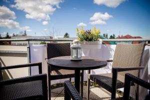 a small table and chairs on a balcony at Ferienwohnung Sonnenblick in Zingst