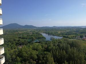 - Vistas al lago desde una torre en VIP condo rayong en Ban Phe