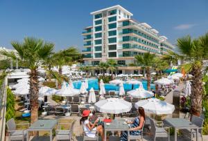 Bazén v ubytování Side Sunport Hotel - All Inclusive nebo v jeho okolí