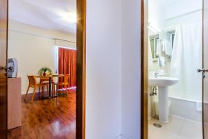 a bathroom with a sink and a table in a room at Residencial Jardim da Amadora in Amadora +23 photos