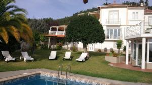 a house with a swimming pool in front of a house at Quinta Outeiro da Luz in Branca