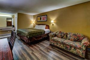 Postel nebo postele na pokoji v ubytování Kingsway Inn Corsicana