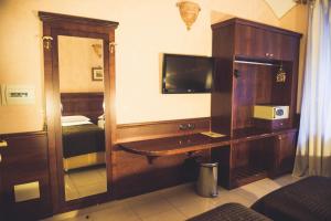 TV a/nebo společenská místnost v ubytování Hotel Robinson + 37 fotografií