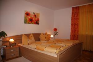 a bedroom with a large bed with yellow pillows at Kurpark Domizil in Altenau