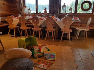 A restaurant or other place to eat at Familyparadies GAMPLALM