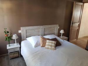 מיטה או מיטות בחדר ב-Le Leon d'or