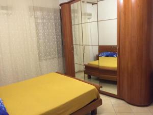A bed or beds in a room at Sacca House