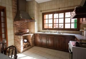Kuchyň nebo kuchyňský kout v ubytování Casa rural el Burro + 37 fotografií