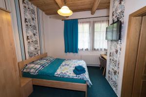 Posteľ alebo postele v izbe v ubytovaní Penzión Banská Klopačka