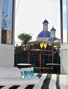 バレンシアにあるApartamento Con Vistas Espectacularesのバルコニー(テーブル、ワイン2杯付)