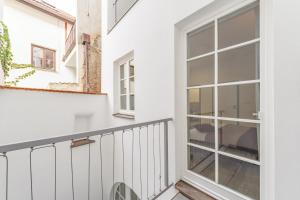 Balkón nebo terasa v ubytování Downtown Royal Apartments