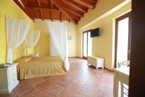 TV a/nebo společenská místnost v ubytování Agriturismo ciociaro " il colle " HOTEL RISTORANTE