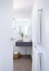 a bathroom with a sink, toilet and tub at Bayshore Bungalows Byron Bay in Byron Bay