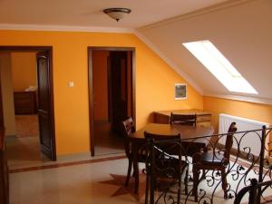 A seating area at Horváth Vendégház