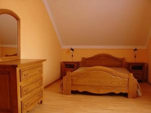 A bed or beds in a room at Horváth Vendégház