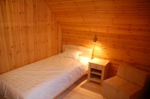 Una cama o camas en una habitación de Madsa Recreational Center