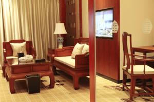 Katil atau katil-katil dalam bilik di Ordos Yonggui Hotel