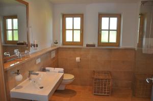 Koupelna v ubytování Hotel Gasthof Moosleitner