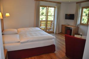 Postel nebo postele na pokoji v ubytování Hotel Gasthof Moosleitner