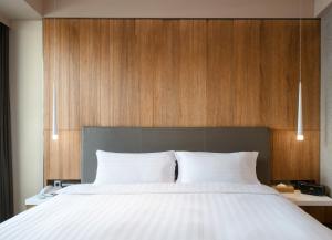 Katil atau katil-katil dalam bilik di Home Hotel