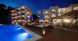 a hotel with a swimming pool in front of a building at Hotel Korali in Troulos