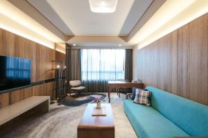 Televisyen dan/atau pusat hiburan di Home Hotel