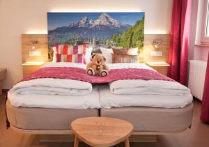 Postel nebo postele na pokoji v ubytování Hotel Edel Weiss