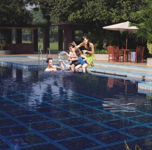 Bazén v ubytování Jaypee Palace Hotel nebo v jeho okolí